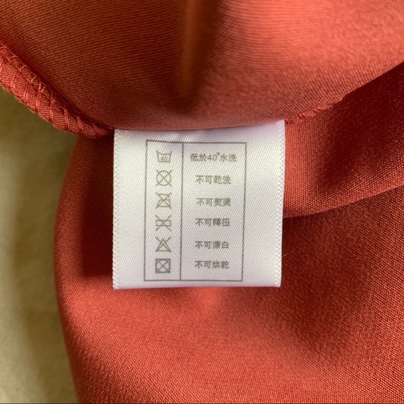 Open shoulder red dress - Picture 4 of 5